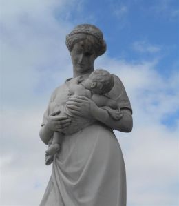 Monument honors motherhood in Sancti Spiritus